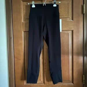 NWT Lululemon Align High Rise Scallop 25" Length in Black Size 6